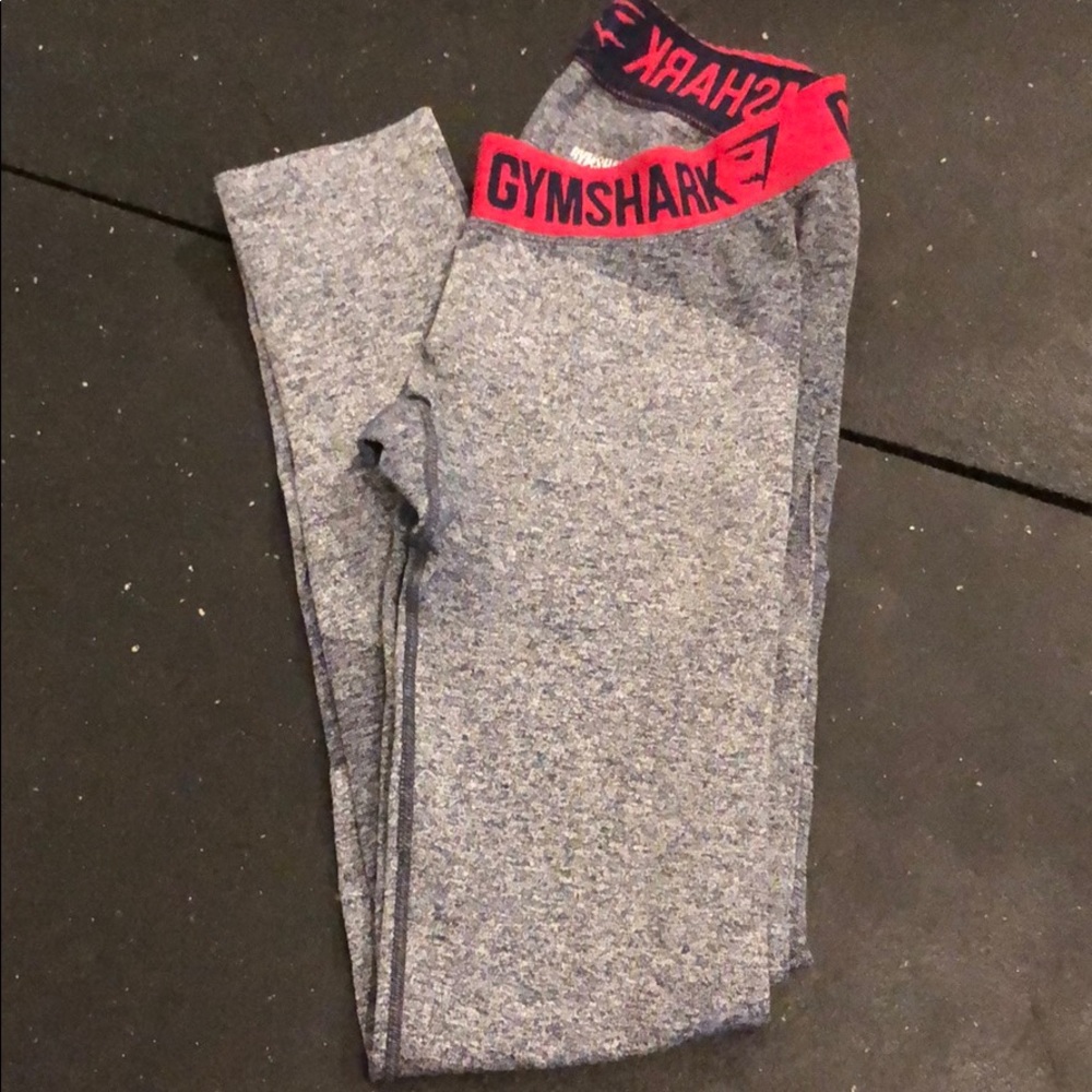 Gym shark leggings